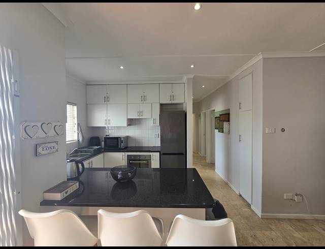 3 BEDROOM APARTMENT TO LET IN BALLITO CENTRAL